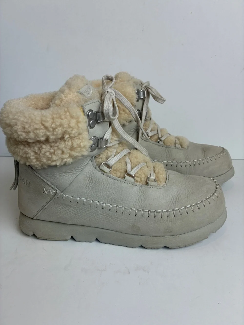 Manitobah Pacific Hiker Boots 9 Waterproof Grey Pumice  Suede + Shearling Winter